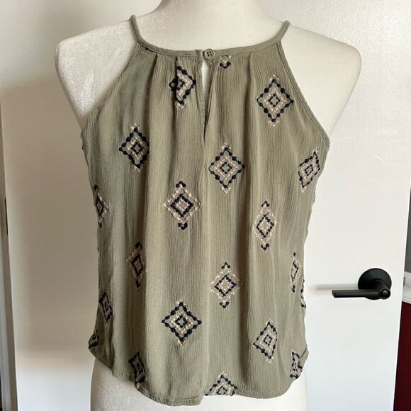 5/$25 Francesca's Patterned Halter Top - Picture 4 of 6